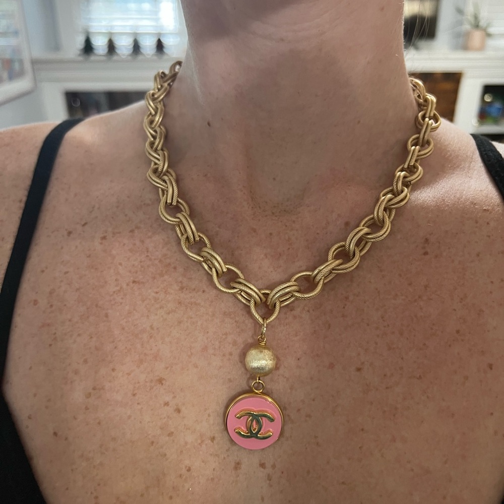 Gold chain Chanel button necklace